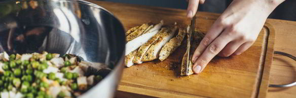 оливье с ароматной куриной грудкой