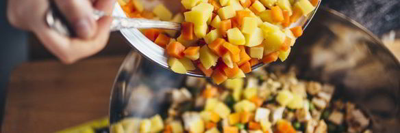 оливье с ароматной куриной грудкой