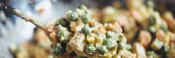 оливье с ароматной куриной грудкой