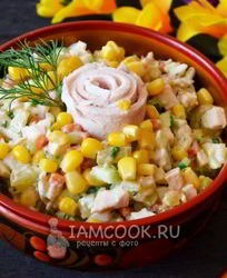 Оливье с курицей и кукурузой