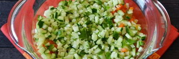 оливье с курицей и кукурузой