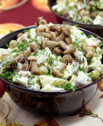 Оливье с полукопченой колбасой