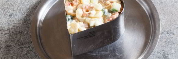 оливье с раковыми шейками