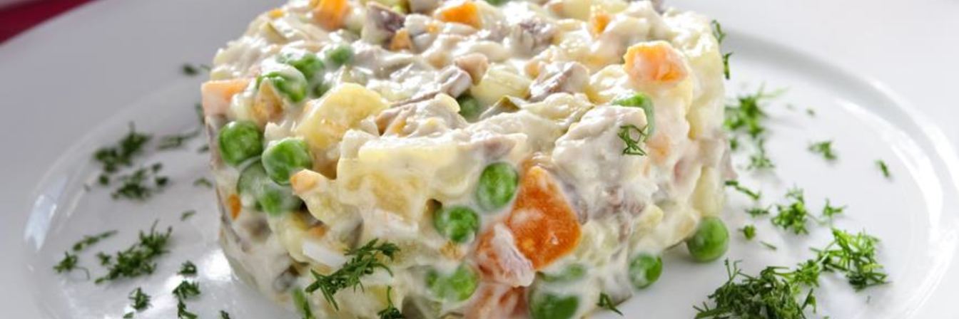 Салат Оливье с говядиной и свежими огурцами