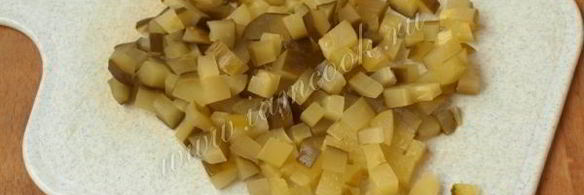 салат оливье с колбасой