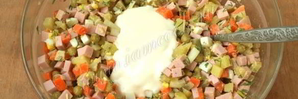 салат оливье с колбасой