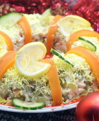 Салат с курицей Праздничное оливье