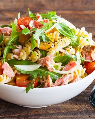 Паста-салат с консервированным тунцом