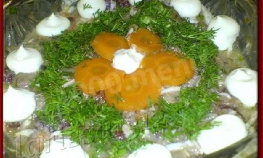 Рецепт салата дамского каприз из свиного языка с ветчиной