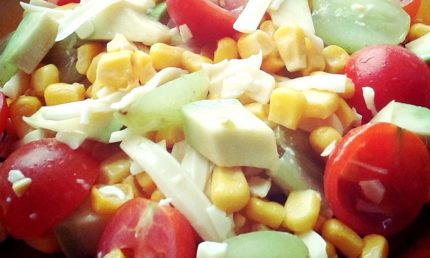 Рецепт салата из авокадо с помидорами черри и виноградом