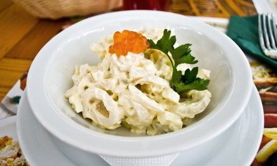 Рецепт салата из кальмаров с сыром и грецкими орехами