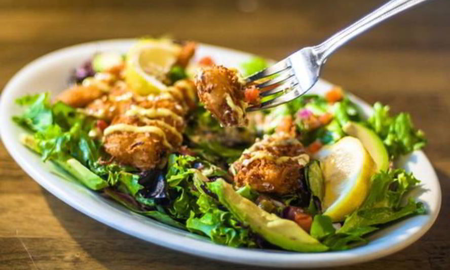 Рецепт салата из куриного филе с авокадо