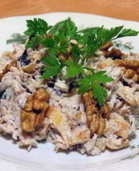 Салат из куриных сердечек с морковью и огурцами