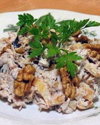 Салат из куриных сердечек с морковью и огурцами