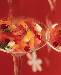 Салат из лосося, морских гребешков и помело