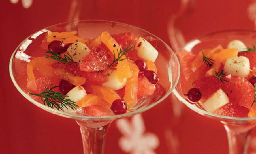 Рецепт салата из лосося, морских гребешков и помело