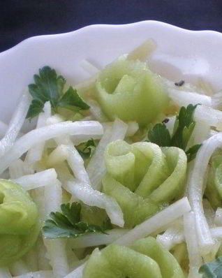 Салат из редьки с яблоком