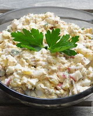 Салат из рыбных консервов с редисом