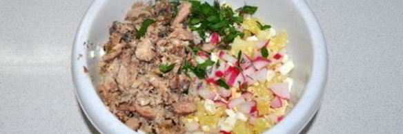 салат из рыбных консервов с редисом