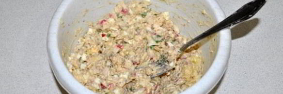 салат из рыбных консервов с редисом