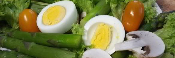салат из спаржи и яиц под йогуртовым соусом