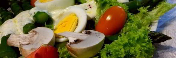 салат из спаржи и яиц под йогуртовым соусом