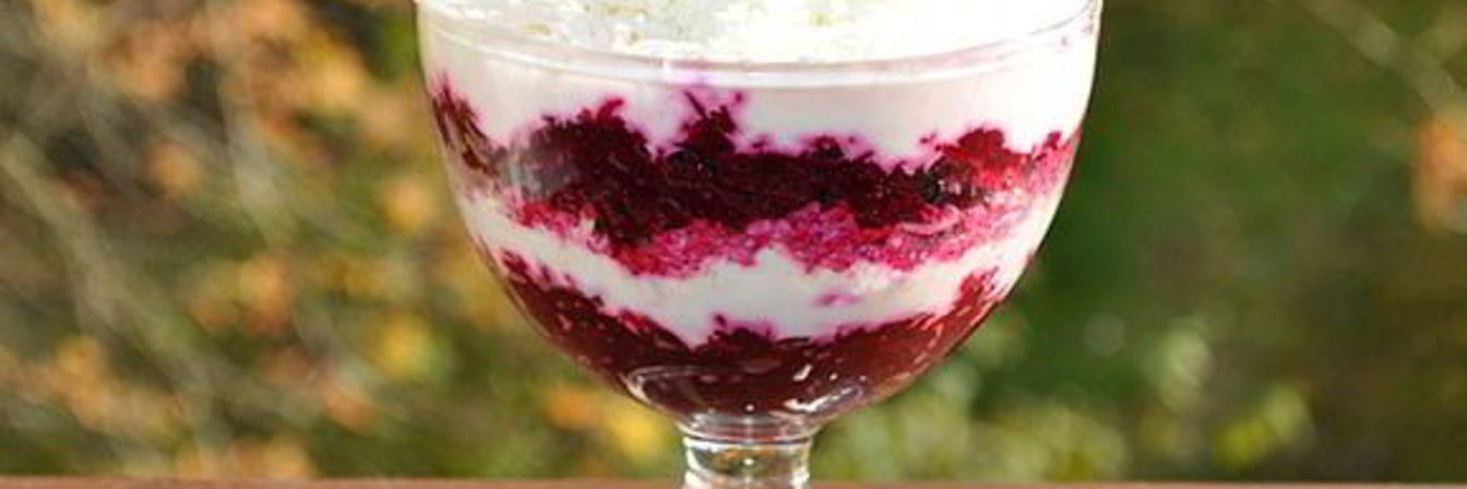 Салат из свеклы с яйцом, чесноком и йогуртом