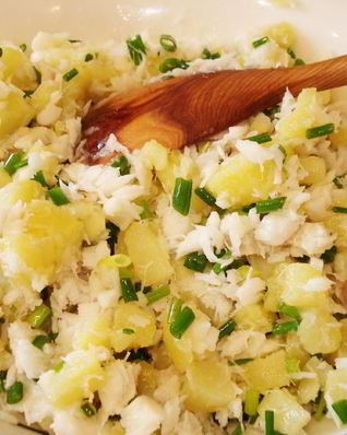 Салат из вареной рыбы