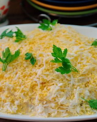 Салат Марсель с черносливом и корейской морковкой