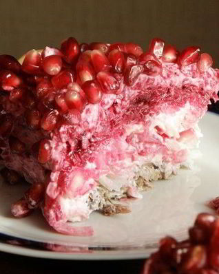 Салат мясной с гранатом