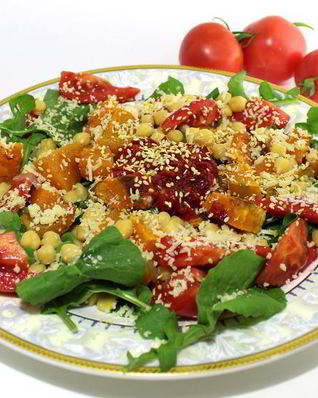 Салат Осенняя палитра с тыквой и руколой