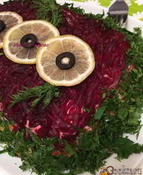 Селедка под шубой с хлебом