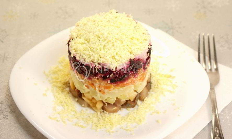 Рецепт селедки под шубой в сервировочном кольце