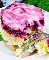 Сочная сельдь под шубой с яблоком