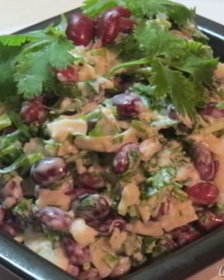 Салат с фасолью и кинзой
