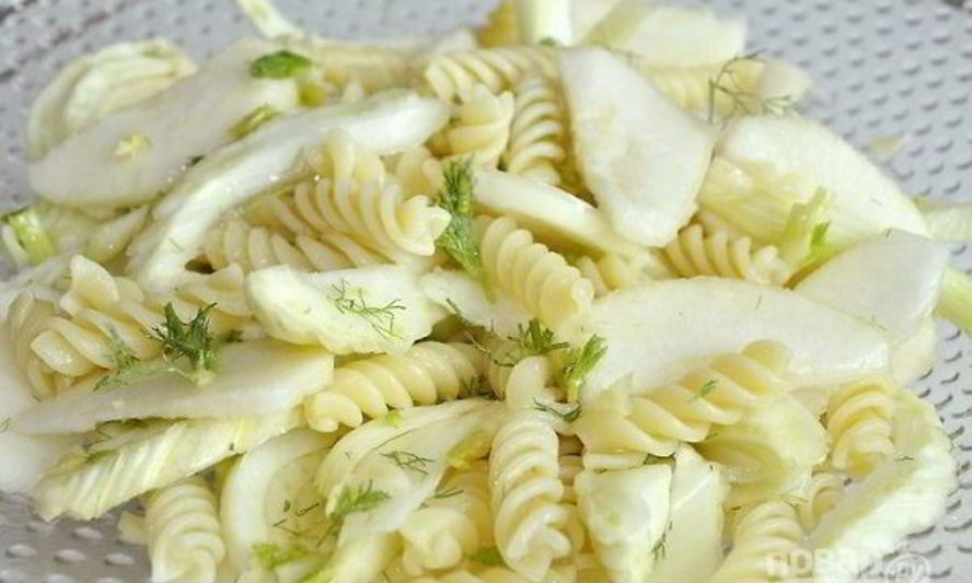 Рецепт салата с фенхелем, макаронами и грушей