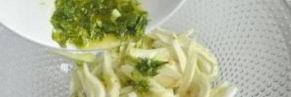 салат с фенхелем, макаронами и грушей