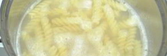 салат с фенхелем, макаронами и грушей