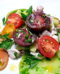 Салат с кальмарами и огурцами