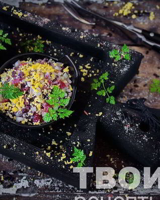 Салат с кальмарами и яйцом