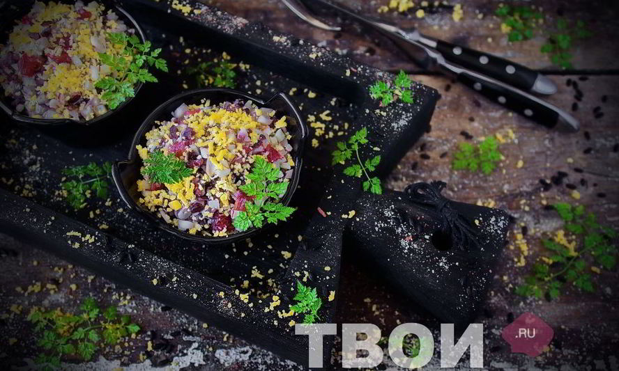 Рецепт салата с кальмарами и яйцом