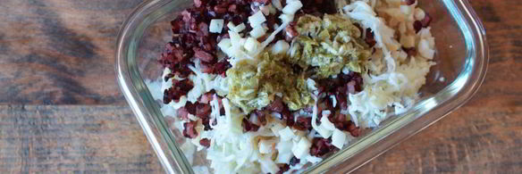 салат с кальмарами и яйцом