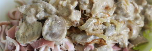 салат с кальмарами и жареными шампиньонами по-нормандски