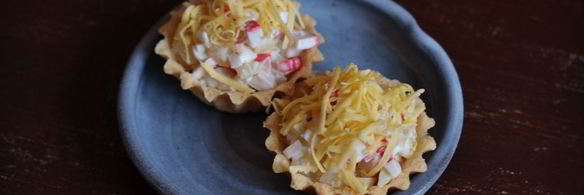 салат с крабовыми палочками и ананасами