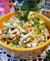 Салат с крабовыми палочками и горошком