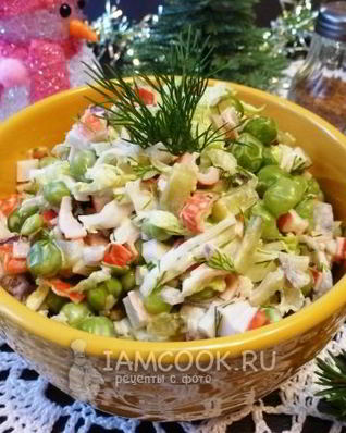 Салат с крабовыми палочками и горошком
