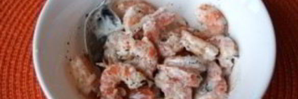 салат с креветками, и ананасом, и сыром