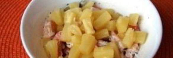 салат с креветками, и ананасом, и сыром