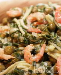 Салат с креветками и огурцами