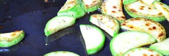 салат с курицей авокадо и кабачком